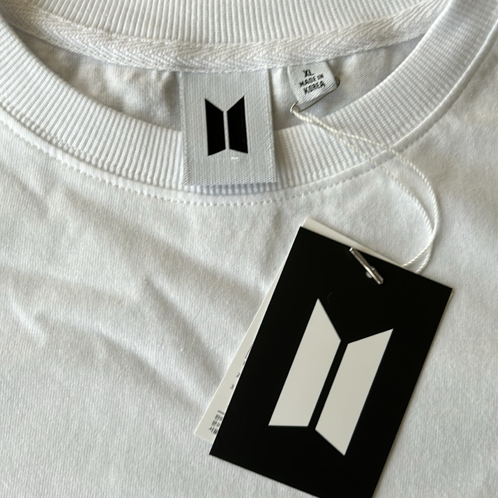 BTS V Layover T-Shirt - Picture 3 of 4